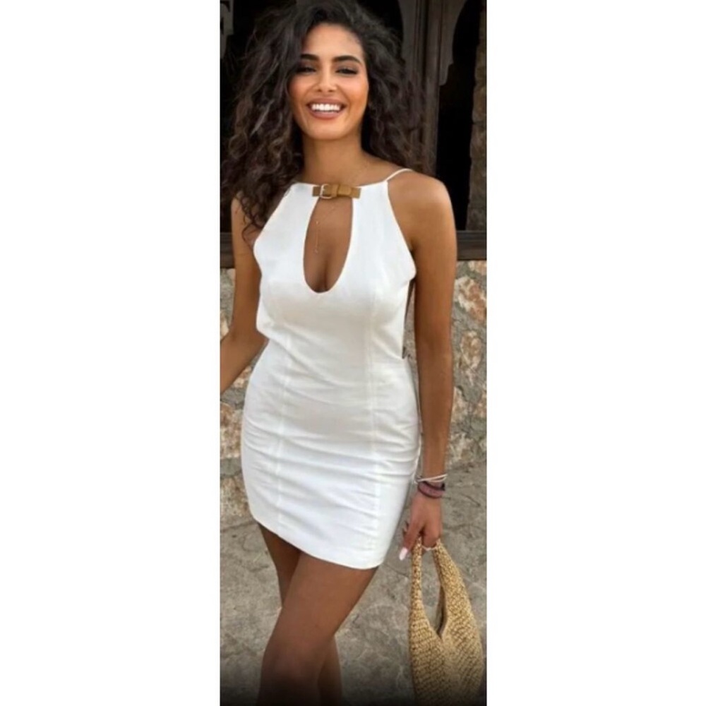 ZARA SHORT HALTER DRESS SMALL WHITE
8342/310 MINI VIRAL OPEN BACK
BACHELORETTE